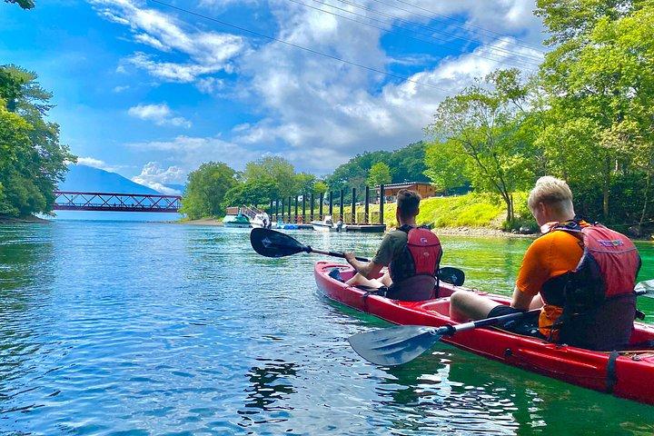 支笏湖洞爺国立公園でわくわくカヤックアドベンチャー