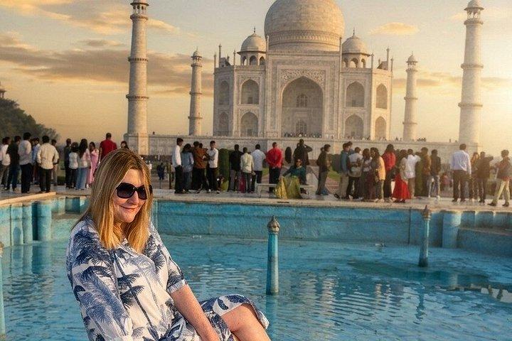 バンガロールからタージ・マハルとアグラの砦ツアー
