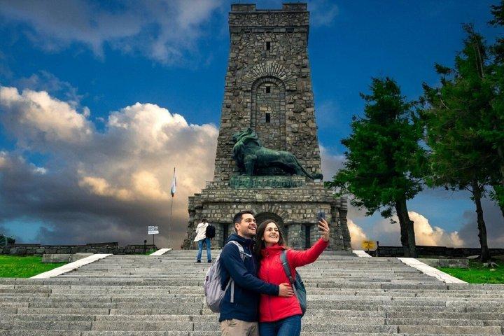 ソフィア発：ローズバレー、シプカ＆ブズルジャ小グループ日帰りツアー