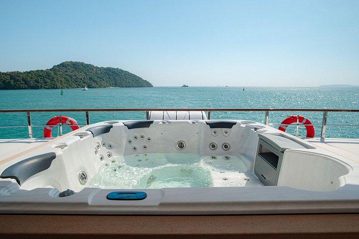 Phi Phi and Maithon Islands by Premium Noah yacht