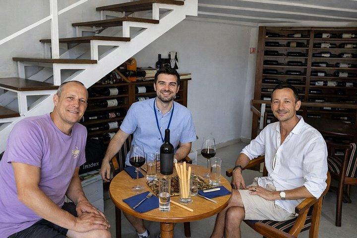Bucharest Sights and Wines Pequeno grupo de passeio a pé