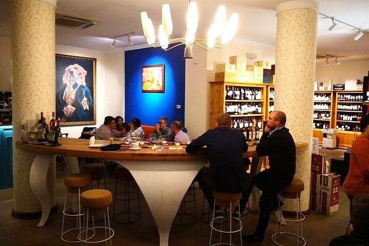 Bucharest Sights and Wines Pequeno grupo de passeio a pé