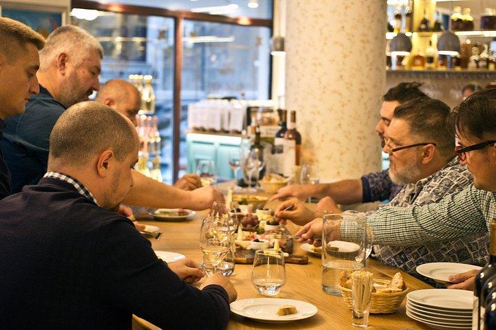 Bucharest Sights and Wines Pequeno grupo de passeio a pé