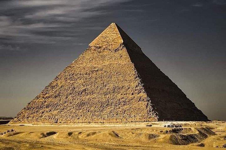 Private Half Day Giza Pyramids Tour with camel & Lunch