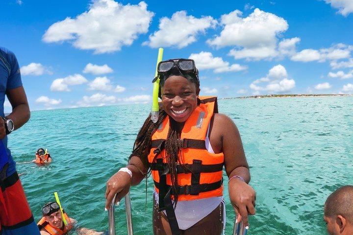 Isla Mujeres Catamaran Sailing Adventure com almoço e snorkel