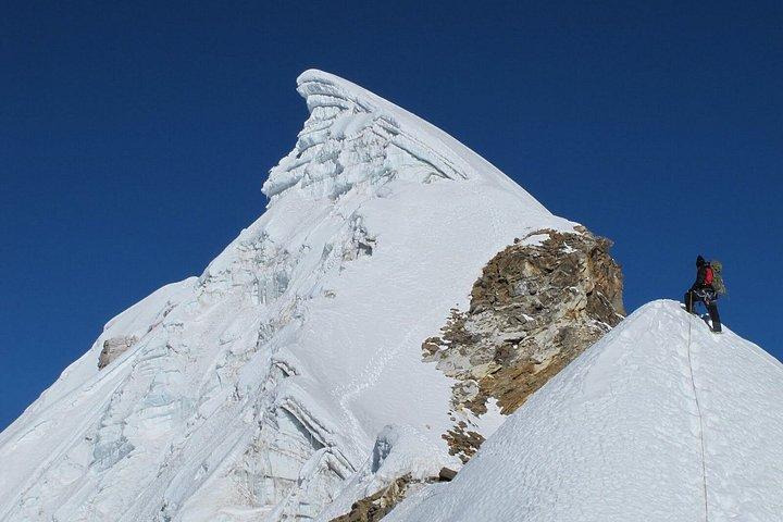 Lobuche East Peak Climbing
