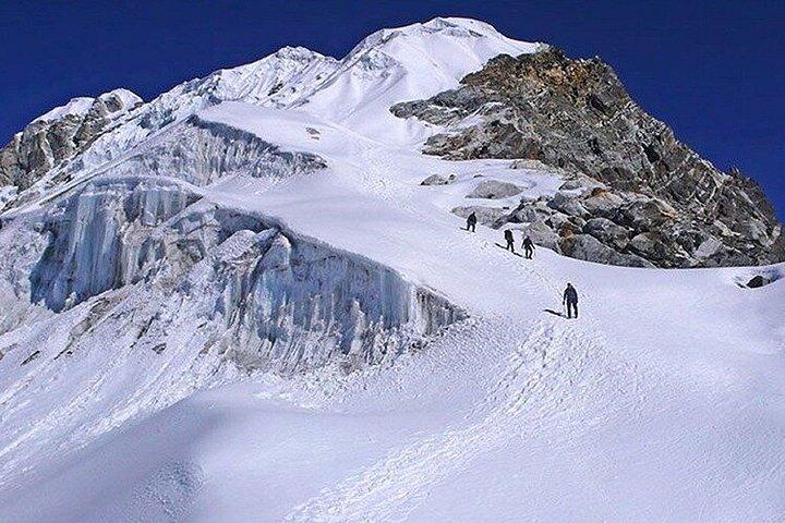 Lobuche East Peak Climbing