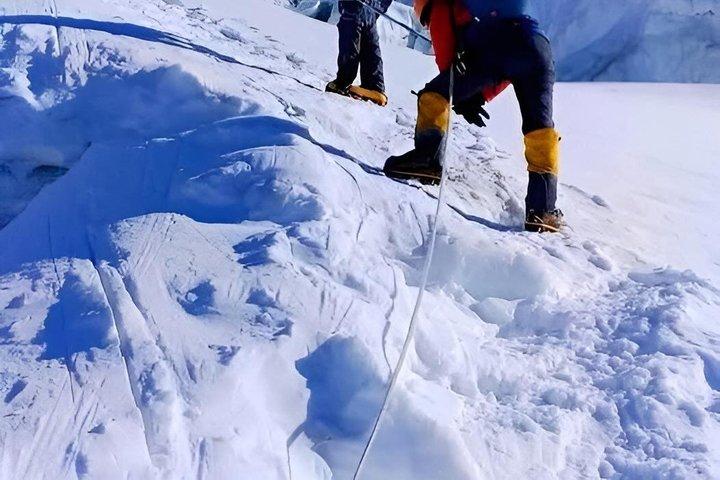 Lobuche East Peak Climbing