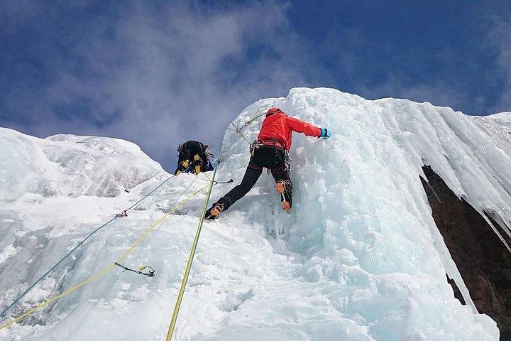 Lobuche East Peak Climbing