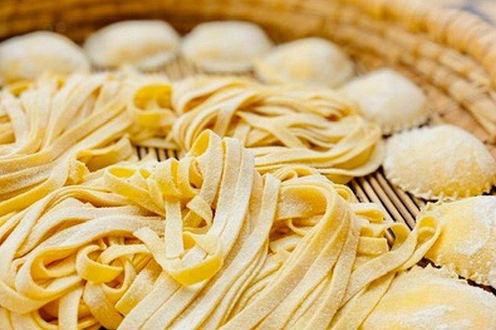 アマルフィ海岸はサレルノオリーブ畑でピザまたはパスタクラスを眺める