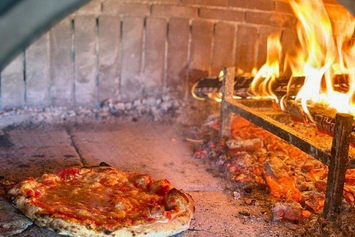 アマルフィ海岸はサレルノオリーブ畑でピザまたはパスタクラスを眺める