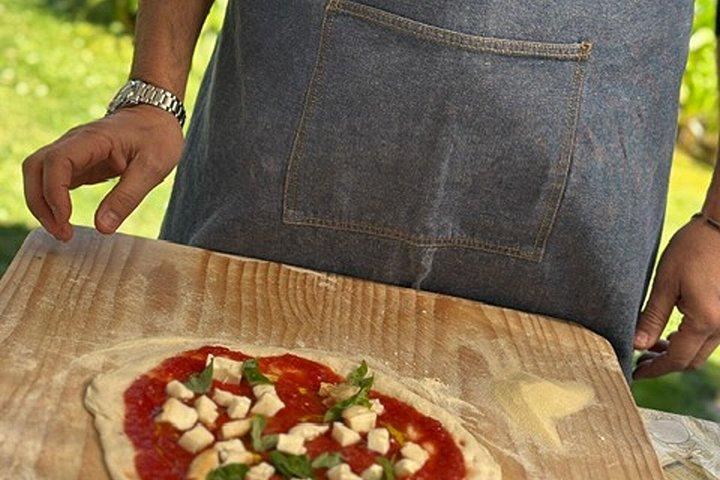 アマルフィ海岸はサレルノオリーブ畑でピザまたはパスタクラスを眺める