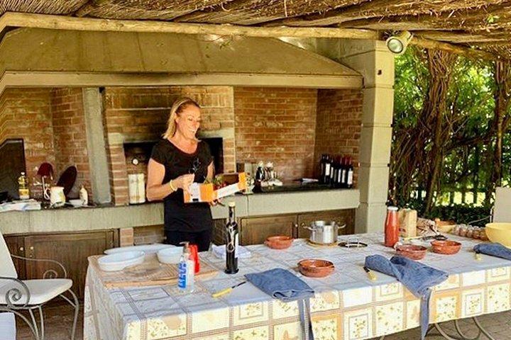 アマルフィ海岸はサレルノオリーブ畑でピザまたはパスタクラスを眺める