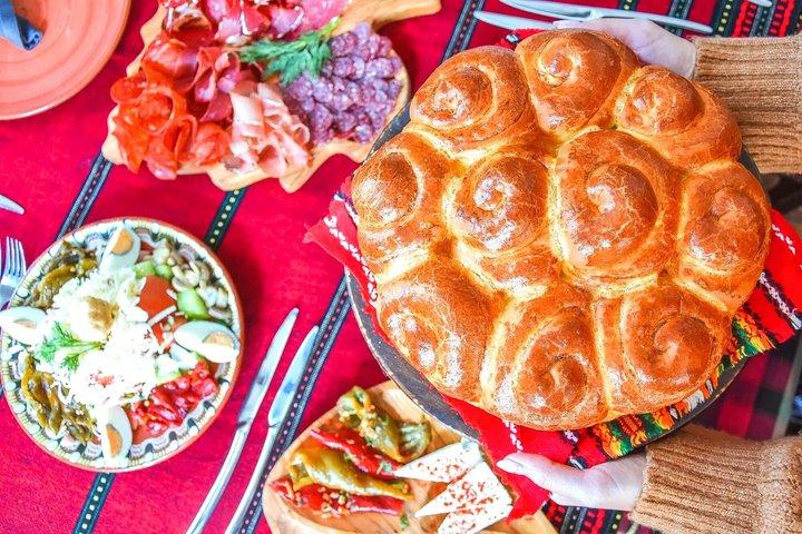 Verdadeira experiência búlgara com comida e vinho Rakia e tradição