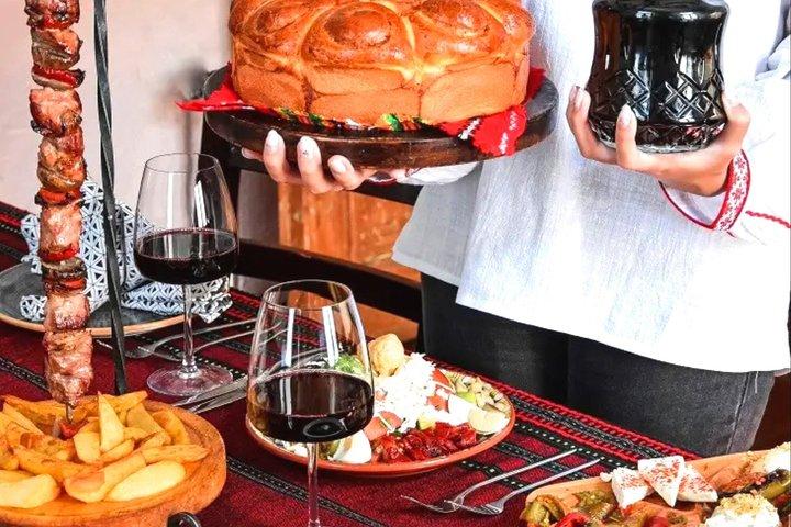 Verdadeira experiência búlgara com comida e vinho Rakia e tradição