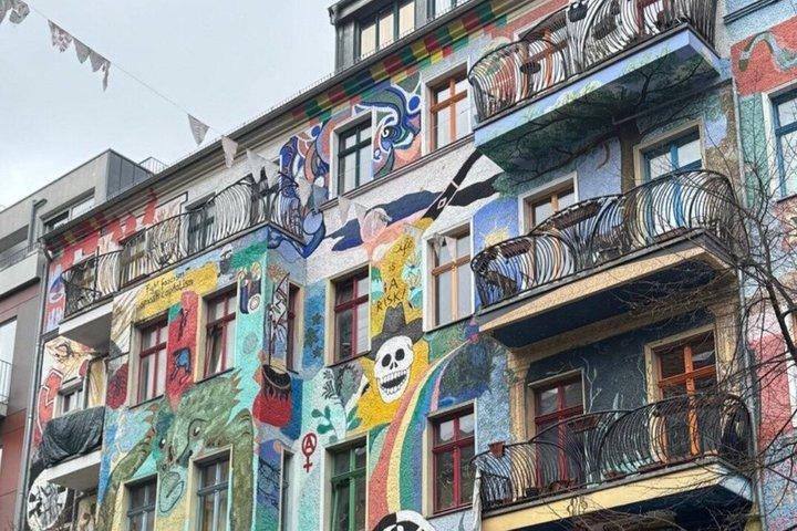 Berlin’s Wall, Street Art & Local Hoods