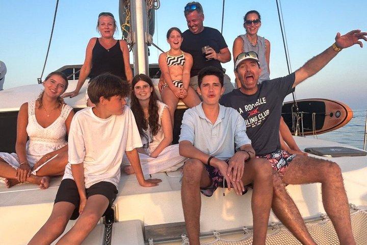 Catamarán 3h Nado y Navegación Manilva con Tapas y Bebidas