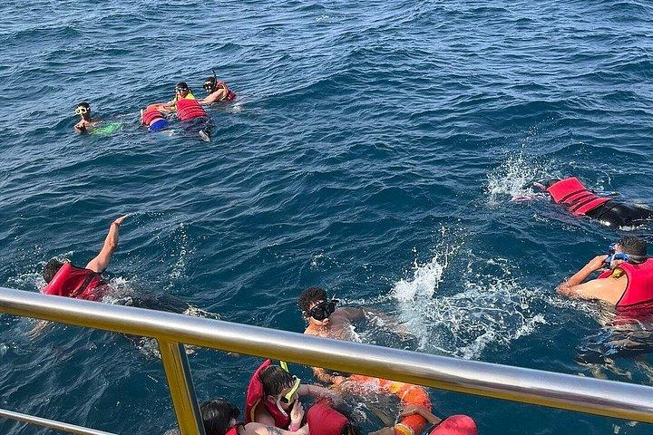 フルガダ半潜水艦エクスプローラー
