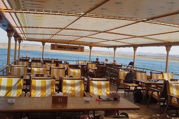 フルガダ半潜水艦エクスプローラー