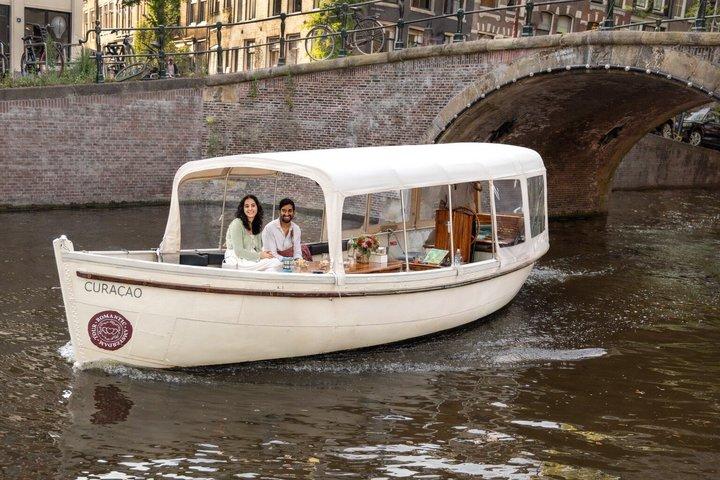 Privat romantisk kanalkryssning Amsterdam med bubbel och snacks