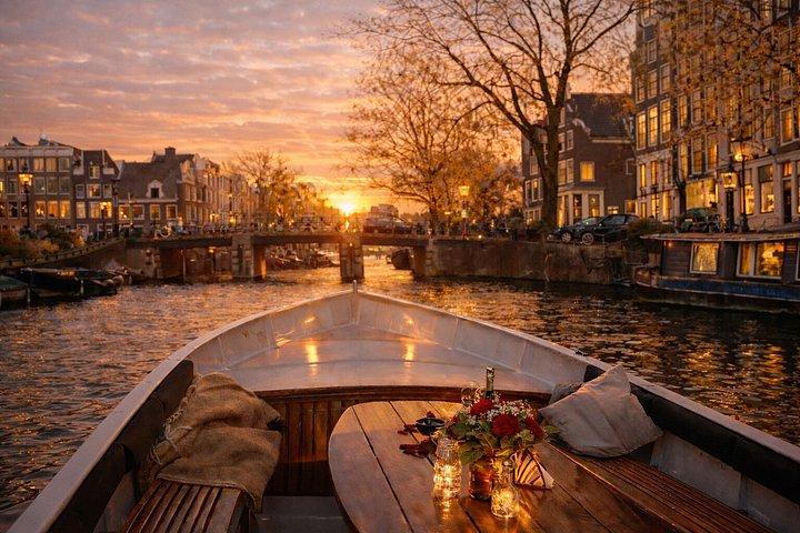 Amsterdam: Private Romantic Evening Canal Cruise + Bubbles/Snacks