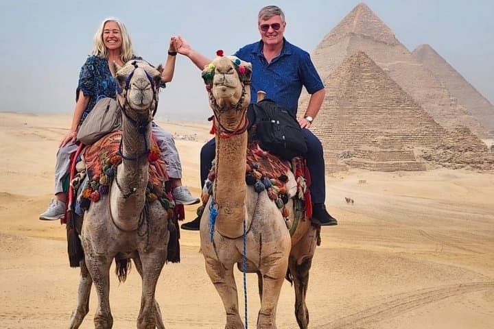 Cairo VIP Tour: Pyramids, Sphinx, Grand Egyptian Museum & Bazaar