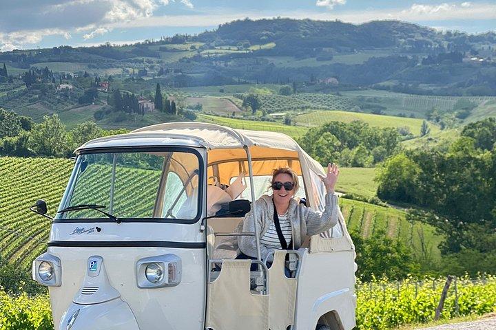 小グループベスパツアー：中世の村々、ランチ、ワインテイスティング