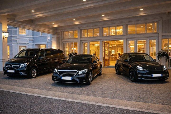 CDG空港からディズニーランド・パリへのプライベート送迎、チャイルドシート付き