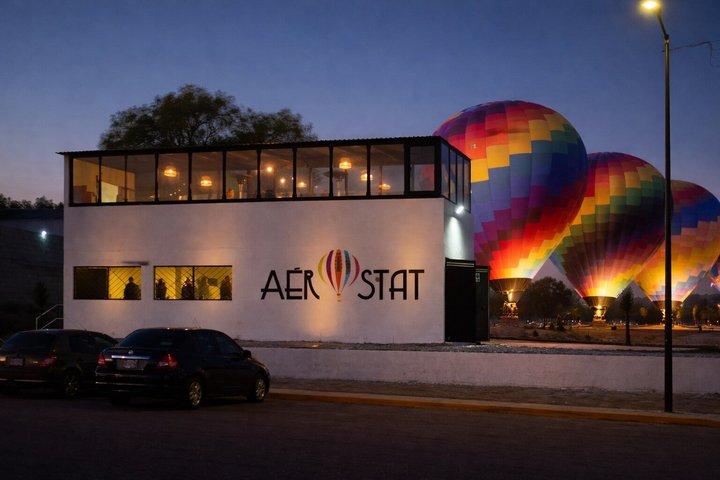 メキシコシティ発、熱気球飛行＋洞窟での朝食＋ピラミッドツアー