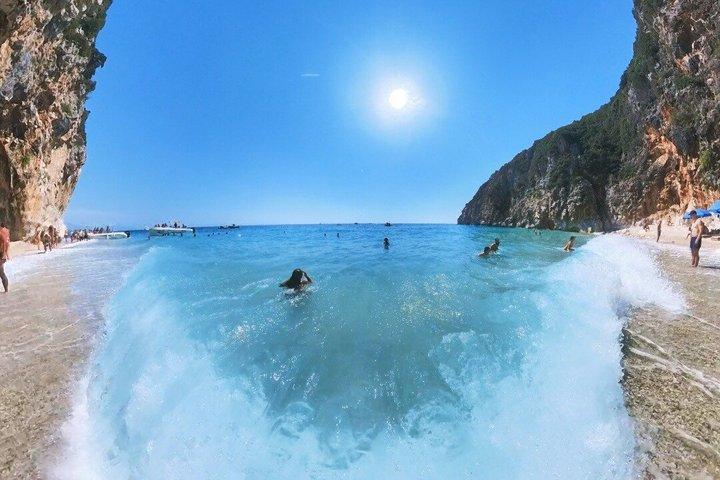 Himarë : アルバニアの10+ビーチデイリーボートトリップ（2026パッケージ）