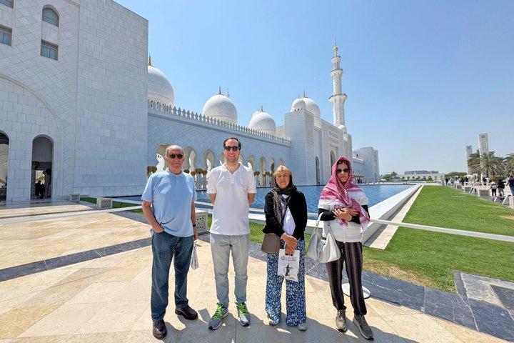 Tour della città da Dubai ad Abu Dhabi: i punti salienti della capitale con trasferimento