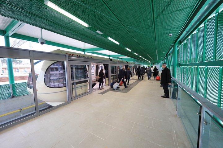 Transfer till Pisas flygplats och centralstation