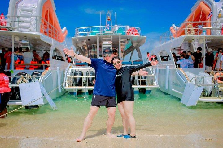 2階建てのカタマラン社によるレイジーピピマヤツアー