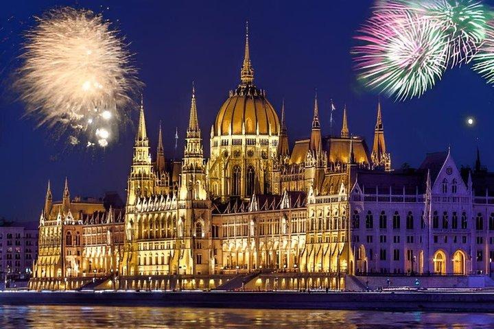 Dîner croisière à Budapest avec feu d'artifice festif