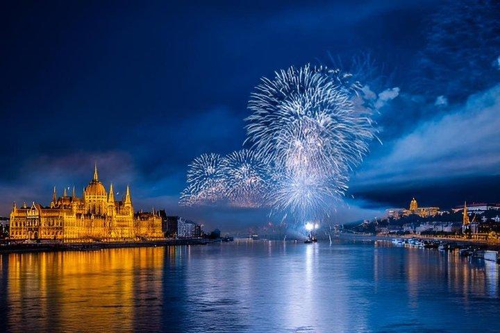 Dîner croisière à Budapest avec feu d'artifice festif
