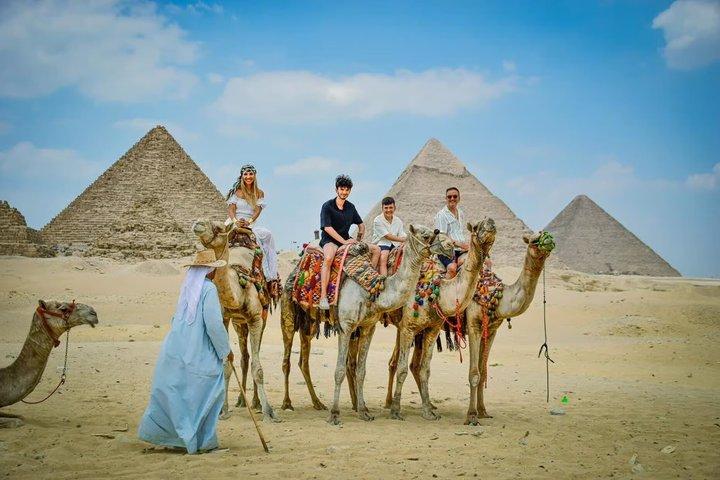 Hurghada til Kairo Small Group Day Trip: Pyramider, Lunch & GEM