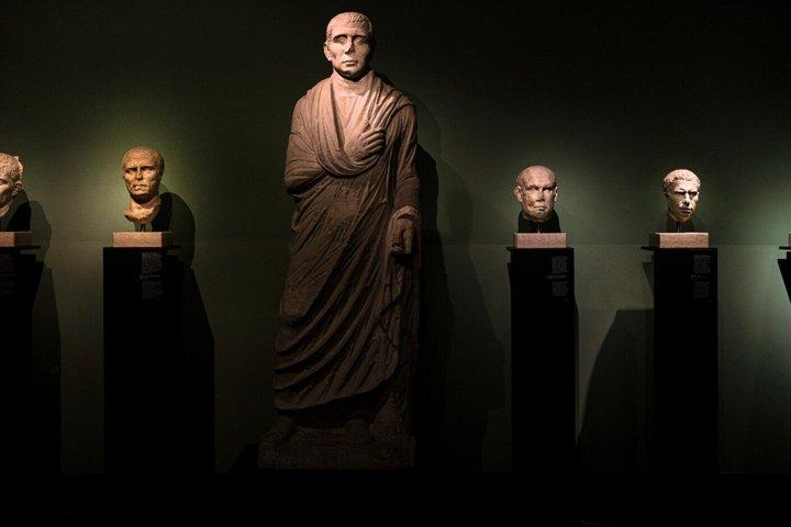 Tour Privado por el Palazzo Massimo y los Baños Dioclecianos
