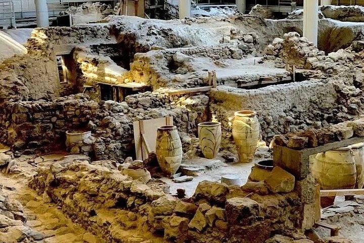 ガイドと先史時代のアクロティリの町を探索（列をスキップ）