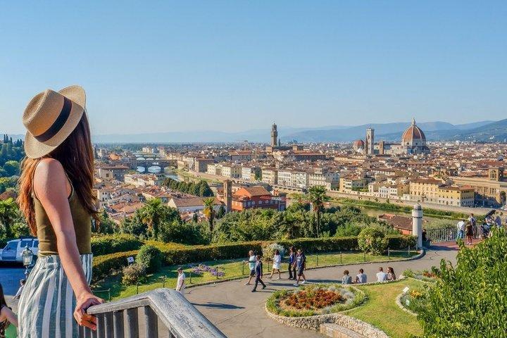 Venecia a Florencia con estilo – Traslado privado y escala en Bolonia