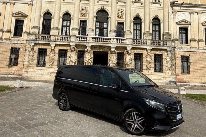 Privater Transfer vom Flughafen Venedig nach Venedig oder Mestre