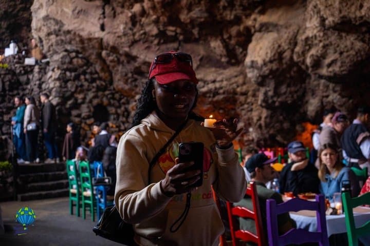 Hot air Balloon ride in Teotihuacan & breakfast in “La Gruta”