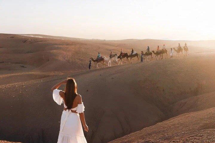Agafay Desert Sunset Marrakech Tour mit Kamelritt und Abendessen