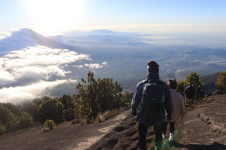 Tour de dos días al Volcán de Acatenango