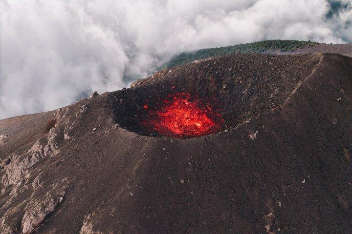 Tour de dos días al Volcán de Acatenango