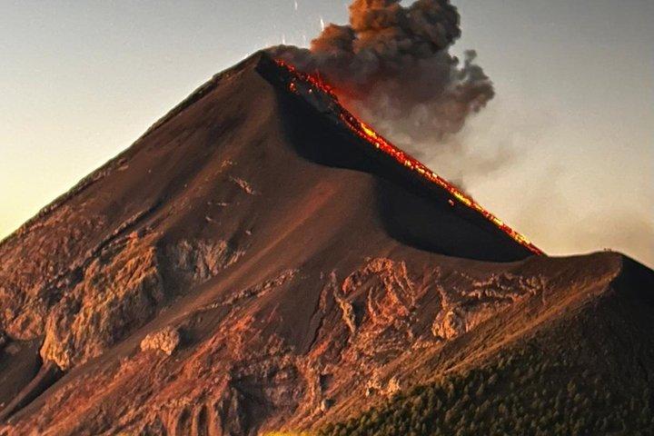Tour de dos días al Volcán de Acatenango