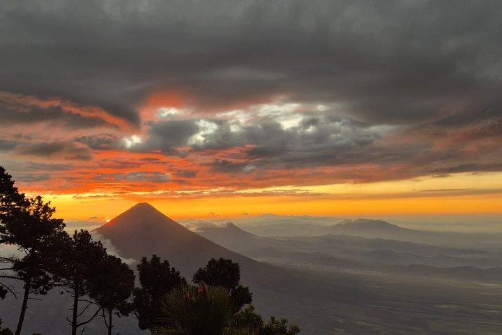 Tour de dos días al Volcán de Acatenango