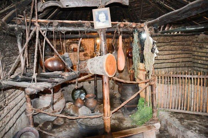 キト植民地時代ツアー - パネシージョ、ケーブルカー、そして世界の中心。