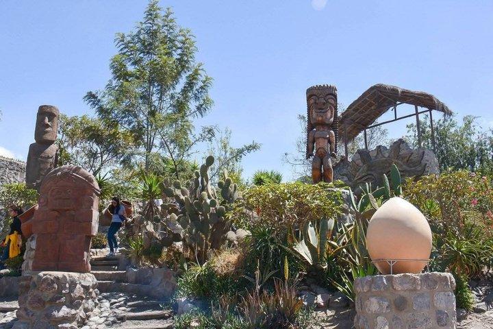 キト植民地時代ツアー - パネシージョ、ケーブルカー、そして世界の中心。