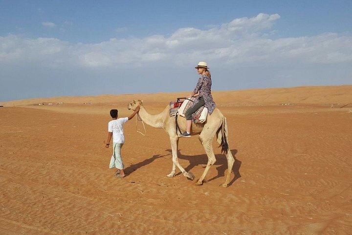 ワヒバ砂漠でのプライベート乗馬とサンセットウォッチ