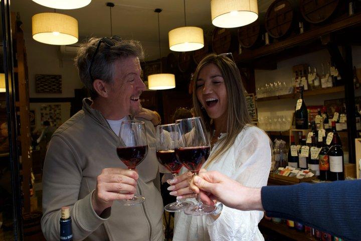 Tapas and Wine Experience in Gràcia